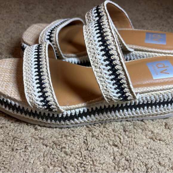 Dolce Vita Pawney Tan and Black Woven Size 8.5 Sandals - Picture 4 of 6